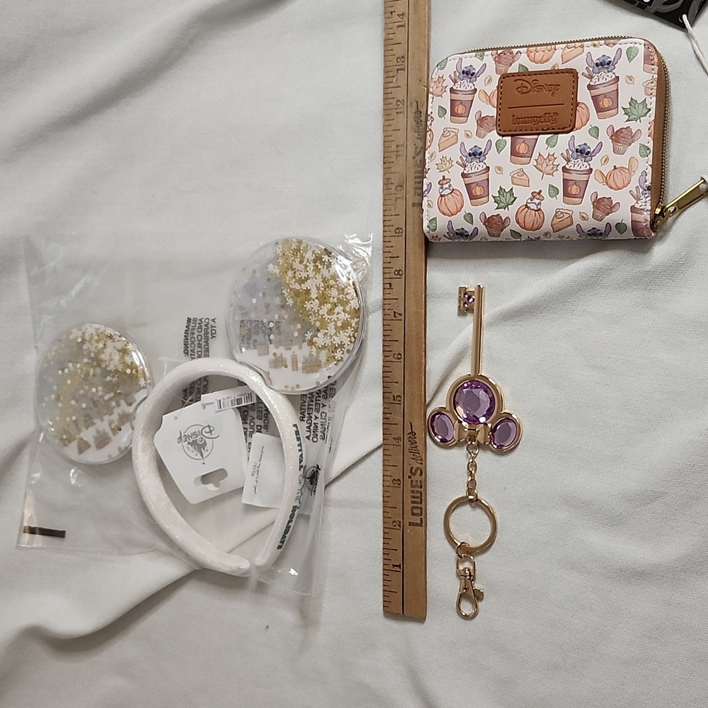 Disney 2024  Snowglobe Ears, Loungefly Stitch Wallet &  Jewel Keychain Key - Picture 15 of 17
